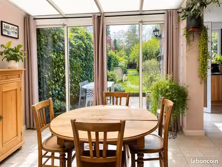 maison lumineuse avec 4 chambres  véranda et grand jardin