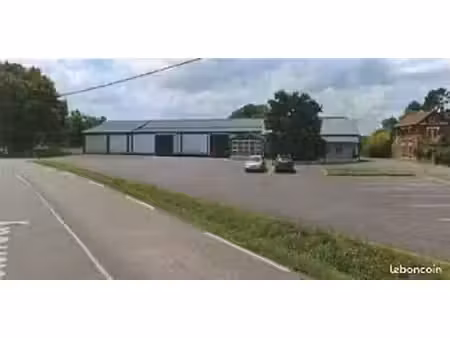 ancien atelier de découpe et transformation de viande  700 m² sur 3 561 m²  murs et matéri