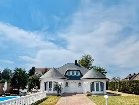 villa 5 chambres avec piscine et grand terrain
