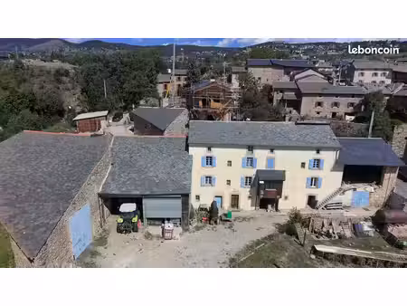 corps de ferme à vendre en intégralité ou en plusieurs lot. 800000 à débattre sur place