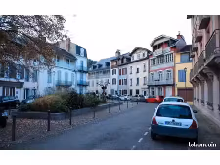 immeuble: local libre (160m2) + 4 appartements déjà loués + grande cave + appt de 80m2 à c