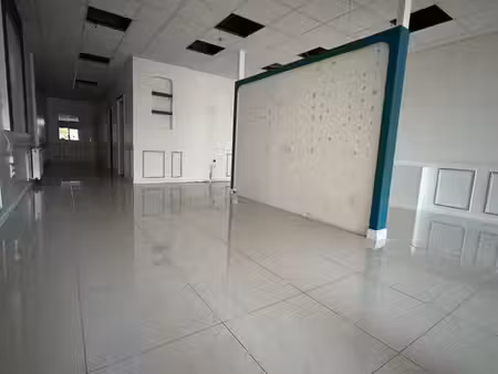 local commercial 102 m² les mureaux
