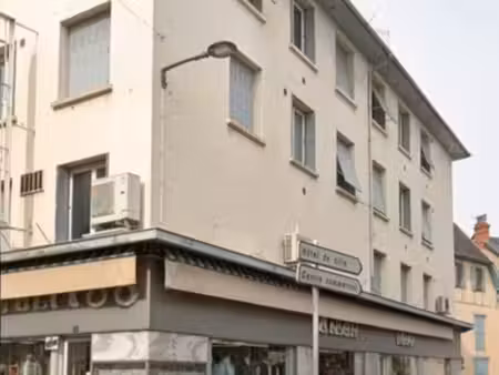 bagnères centre : immeuble mixte (4 appts loués + local 160 m² + 80 m² à aménager)