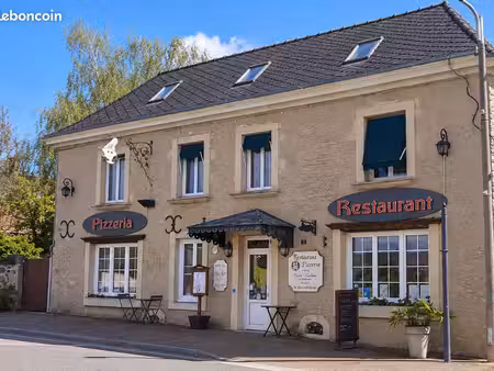 à louer – local commercial de caractère avec deux terrasses – connerré