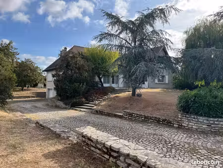 propriete 210m2 hab de plain pied  370m2 utiles sur 3355m2 de terrain clos