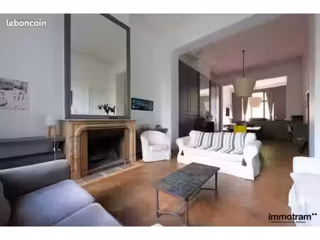 maison 8 pièces 390 m²