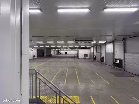 local d'activité 2 600 m²