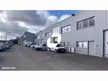 local d'activité 151 m²