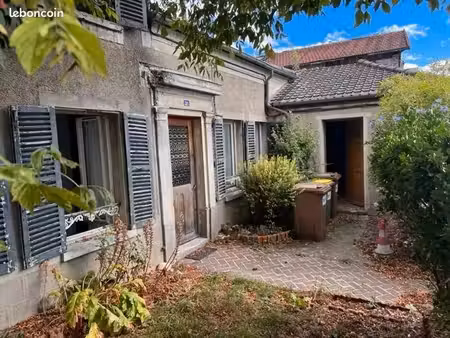 particulier vend septeuil maison de ville 118 m2 jardin intérieur et maisonnette de 70 m2 