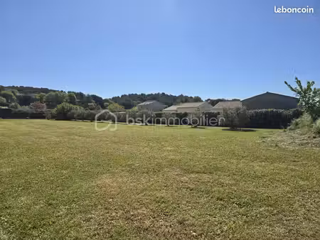 terrain 1 700 m² lauris