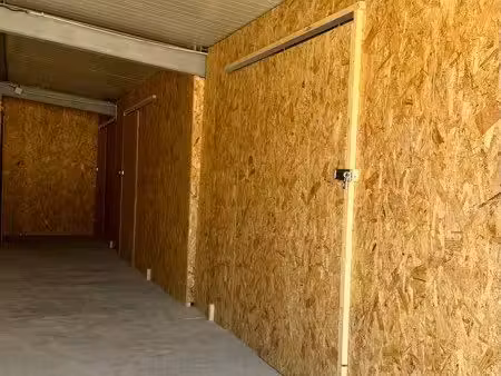 box de stockage 10m2 . alarme + électricité