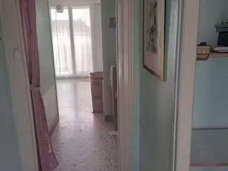 sorgues  sur les hauteurs  appartement 75 m2  résidence tranquille