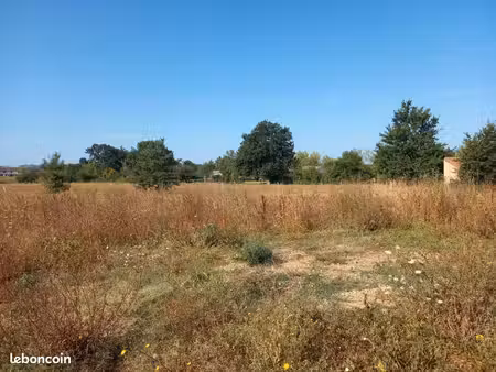 terrain 701 m² saint jean de rives