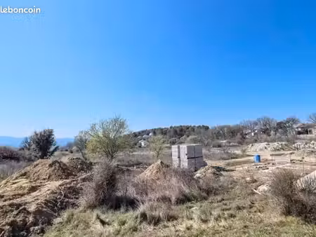 terrain 461 m² pertuis