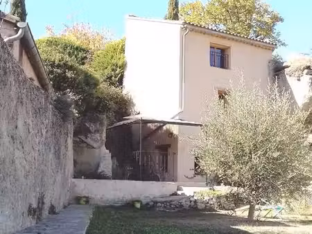 maison troglodyte sur terrain clos