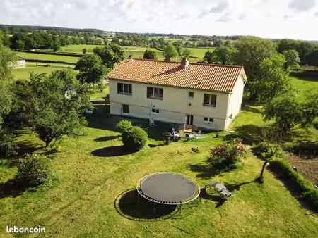 maison familiale de 200 m² avec 1 hectare de terrain – faye-l'abbesse