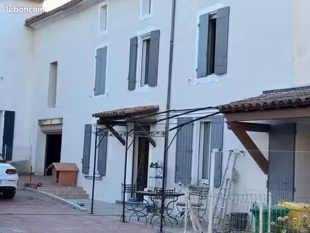 maison ancienne avec un très fort potentiel plein centre d'entraigues sur la sorgue en ven