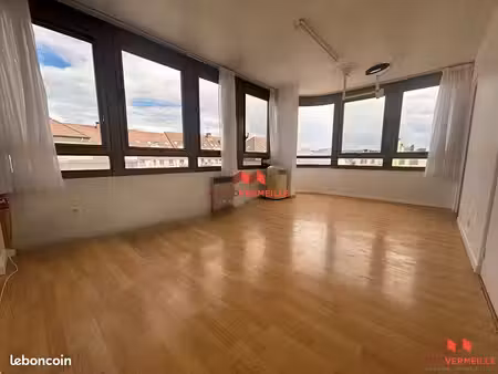 local commercial 46 m² poissy