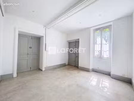 bureaux 68 m² orange