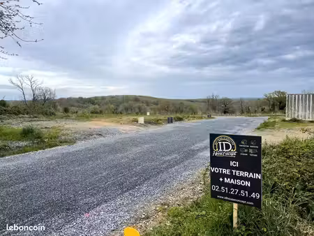 terrain à bâtir de 607 m² à mervent (85)
