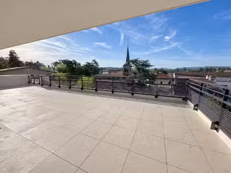 rooftop d'exception 200 m2 de terrasse au coeur d'andrézieu