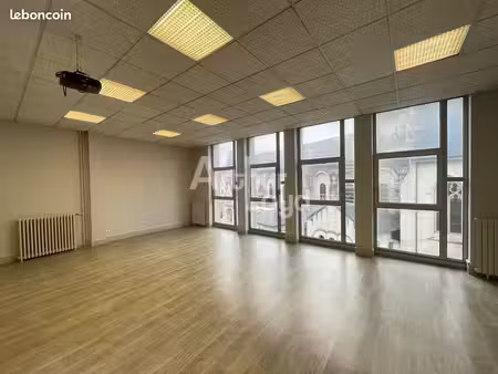 bureaux 101 m² poitiers