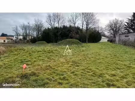 terrain 775 m² cugand