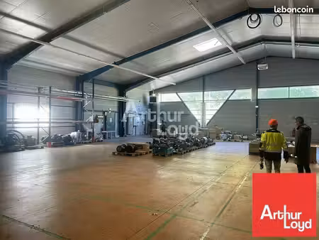 local d'activite 1290 m² essarts-en-bocage