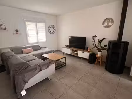 maison récente 2024 – 80 m² – 3 chambres – normes pmr – poêle à granulés – garage – terrai