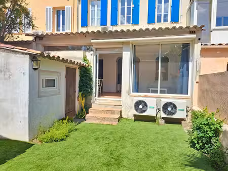 cogolin - appartement t2 (85 m²) meuble - jardin