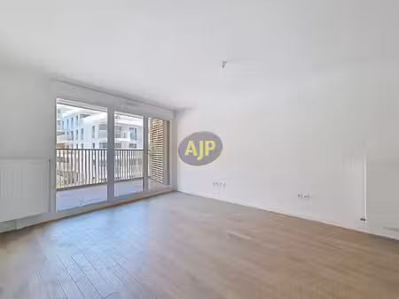 3 pièces avec balcons  parking à louer en vide - rue maurice nave - rueil-malmaison