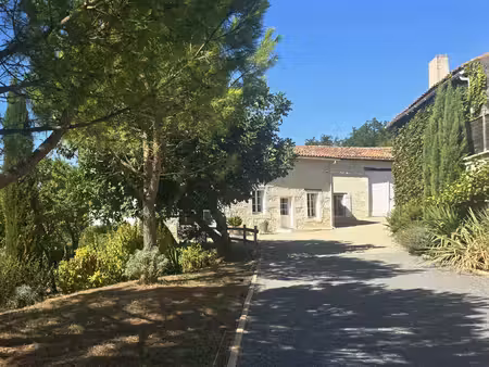 belle charentaise rénovée vue sublime et joli jardin