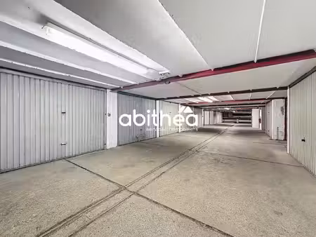garage fermé à louer en sous sol d'une résidence