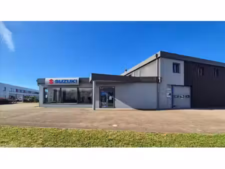 ensemble immobilier de 609 m² : local commercial + appartement
