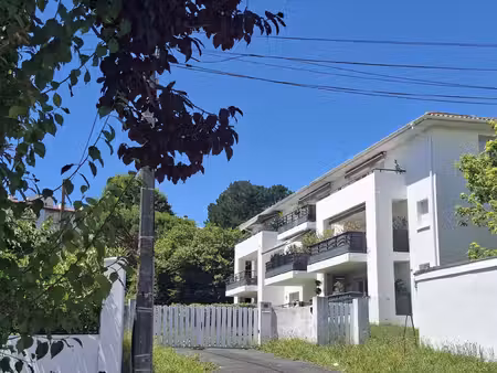 superbe studio avec vue dégagée sur jardin idéalement placé