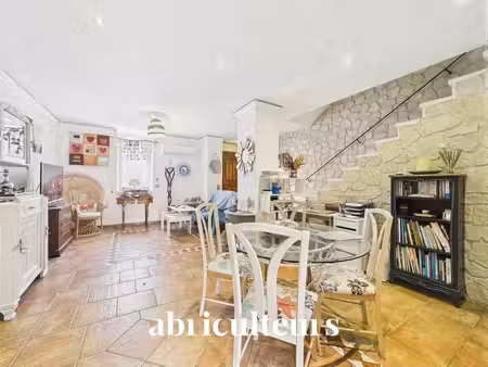 maison de ville avec piscine  terrasse et parking à vendre à cavaillon