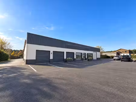 local de 1700m² et 4000m² de terrain