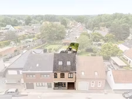 commerce avec spacieuse habitation (272 m²) à erembodegem