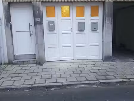 garage avec depot.