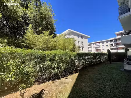 studio 1 pièce 27 m²