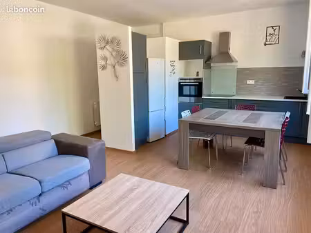 à louer – t2 55 m² rénové – centre-ville de blaye