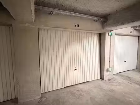 parking/box 1 pièce 15 m²