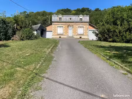 à louer grande maison avec dépendances usage mixte habitation / professionnel vauxbuin aux