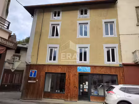 immeuble avec local commercial et appartements tenay