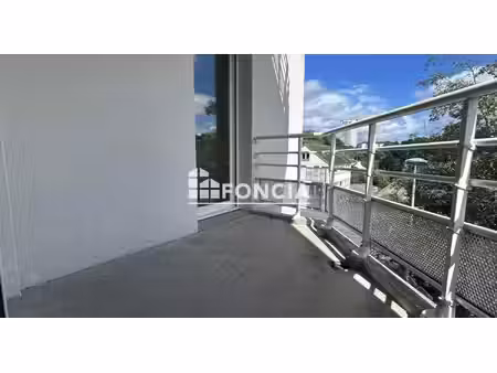 à vendre : t2 avec balcon et garage fermé – saint-brieuc centre