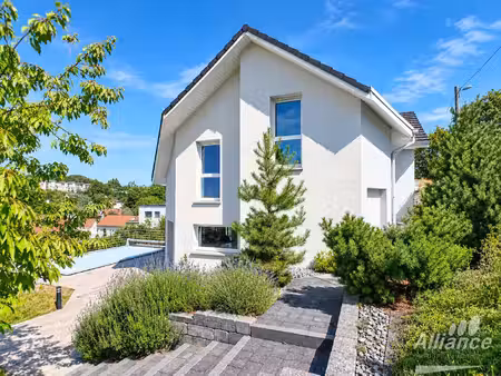 coup de coeur maison atypique avec piscine sur les hauteurs