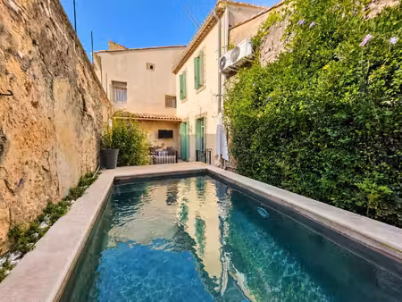 maison de village à saint-quentin-la-poterie