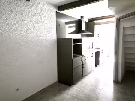 à louer  maison de village r+3 située à saint-laurent-de-la-