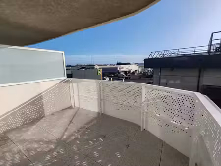 t2 avec balcon et parking à agde
