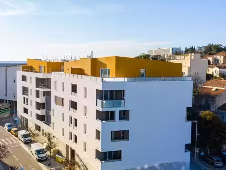 appartement t2 avec balcon et parking à nimes
